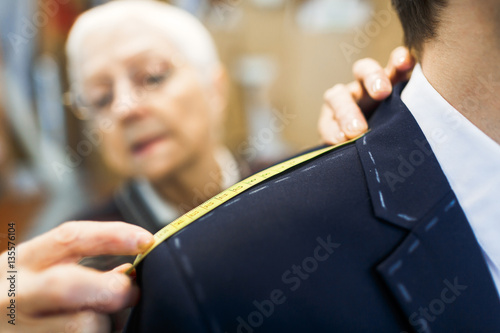Принти на полотні Length of jacket shoulder