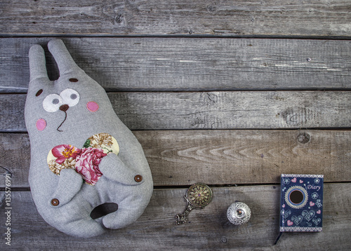 Obraz na płótnie wooden background with soft toy bunny and pink heats and candle w salonie