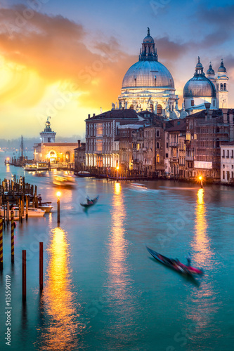 Sonnenuntergang über dem Canal Grande in Venedig, Italien