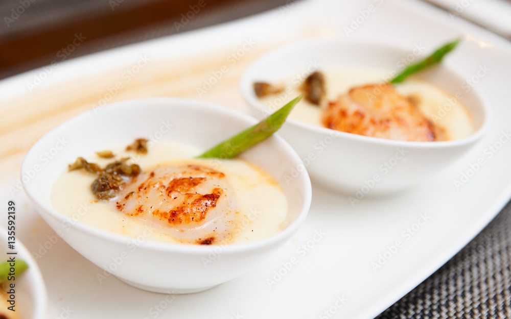 Grilled sea scallop with cream sauce