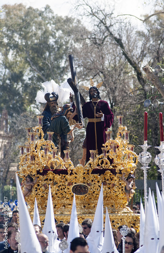 Jesús con la cruz al hombro, Hermandades de penitencia de la semana santa de Sevilla, La Paz © Antonio ciero