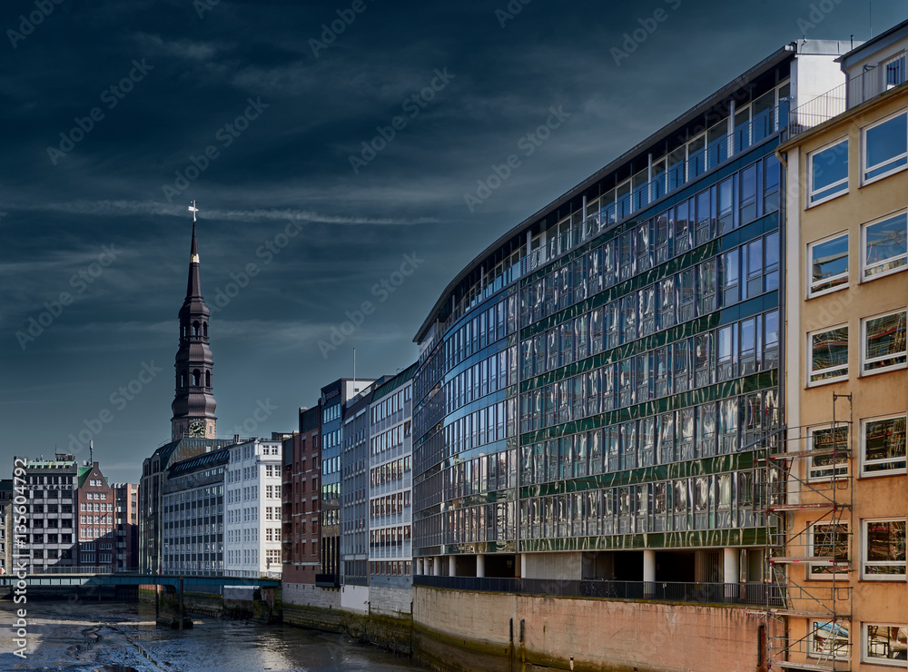 Obraz premium HAMBURG, GERMANY - MARCH 26, 2016: A dry waterway and the facades of the surrounding buildings are touched by mystic light