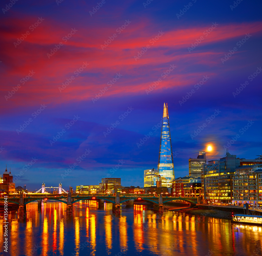 Fototapeta premium London skyline sunset on Thames river