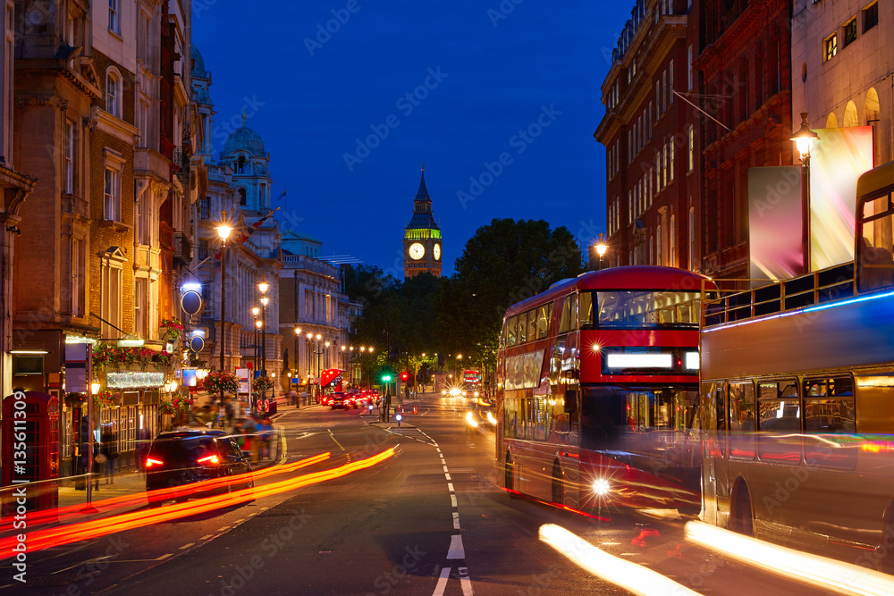 Obraz premium London Big Ben from Trafalgar Square traffic