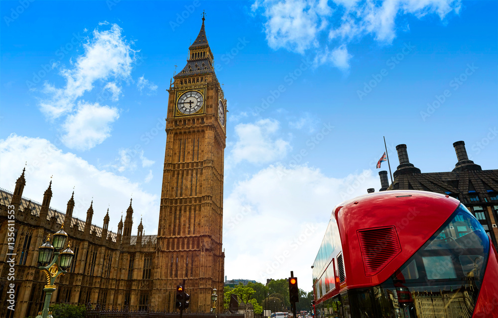 Obraz premium Big Ben Clock Tower with London Bus
