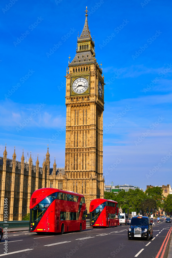 Fototapeta premium Wieża zegarowa Big Bena i autobus w Londynie