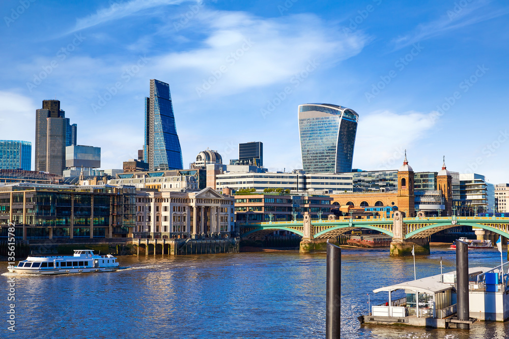 Fototapeta premium London Millennium bridge skyline