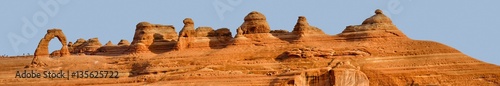 Panorama of Delicate Arch and tourists