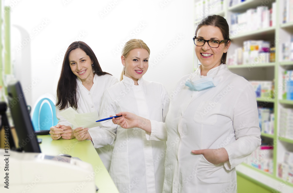 Obraz premium Three female pharmacist smiling and looking at camera, selective focus on blonde woman 