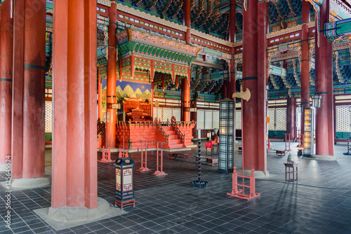 Palace architecture, the interiors of Geunjeongjeon in Gyeongbokgung Palace © Overburn