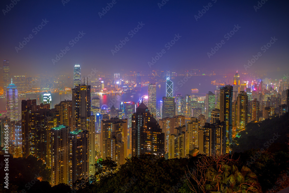 Obraz premium Night scape view from Victoria Peak in Hong Kong