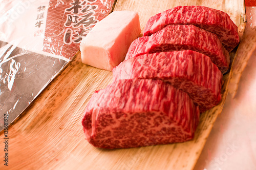 日本三大和牛の1つ松坂牛の分厚いステーキ