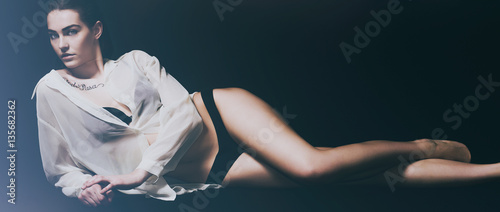 Canvas-taulu Gorgeous girl portrait wearing white transparent blouse and lying letterbox