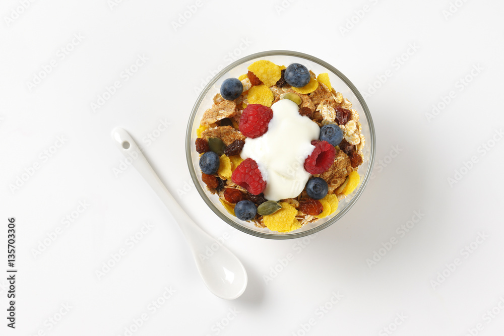 breakfast cereals with berry fruit and white yogurt breakfast cereals with berry fruit and white yogurt