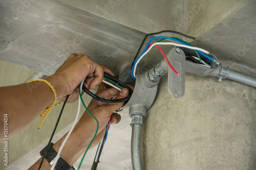 Fotografija electrical cable in galvanized conduit pipe connection