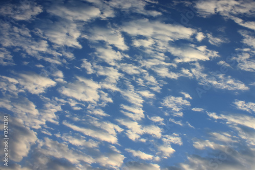 Pattern of white clouds streaming by wind with blue sky background 