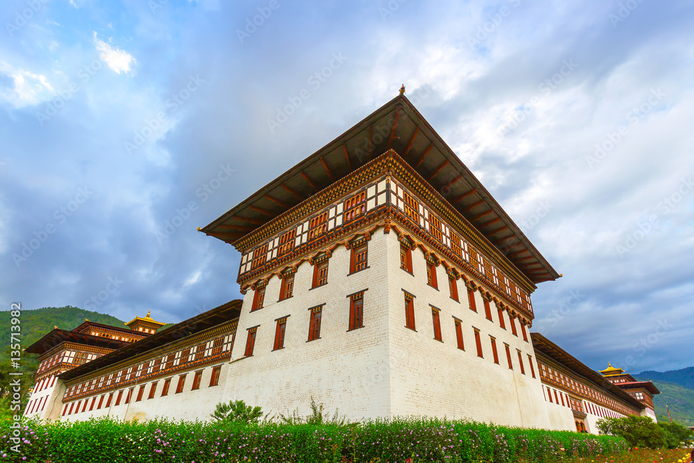 Tashichho Dzong is a Buddhist monastery and fortress on the northern edge of the city of Thimpu in Bhutan.. Tashichho Dzong is a Buddhist monastery and fortress on the northern edge of the city of Thimpu in Bhutan..