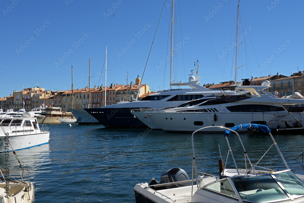 Luxusyachten im Hafen von Saint-Tropez Cote d´Azur