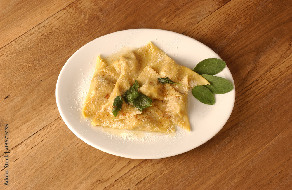 Ravioli burro e salvia Ravioli burro e salvia