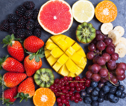 Fototapeta Naklejka Na Ścianę i Meble -  Raw fruit and berries platter