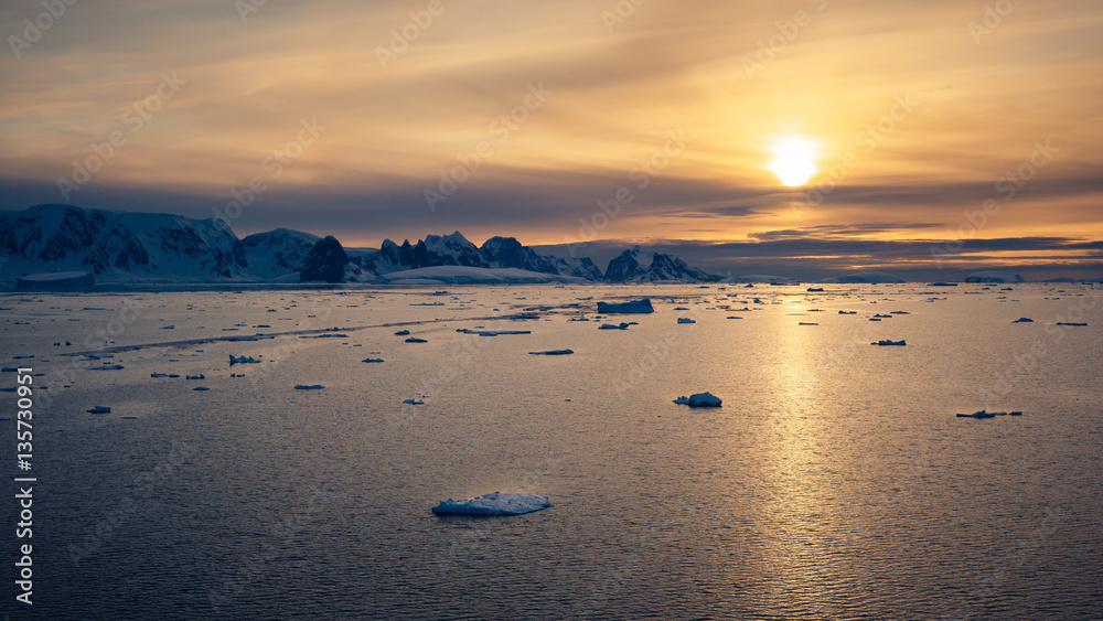 Midnight Sun at Antarctic