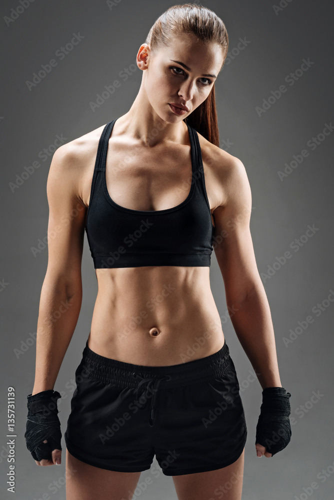 Obraz premium Young woman posing in sportswear