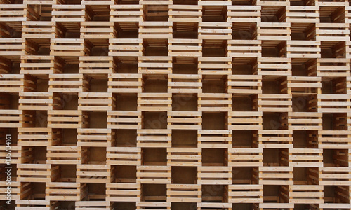 muro di cassette di legno accatastate