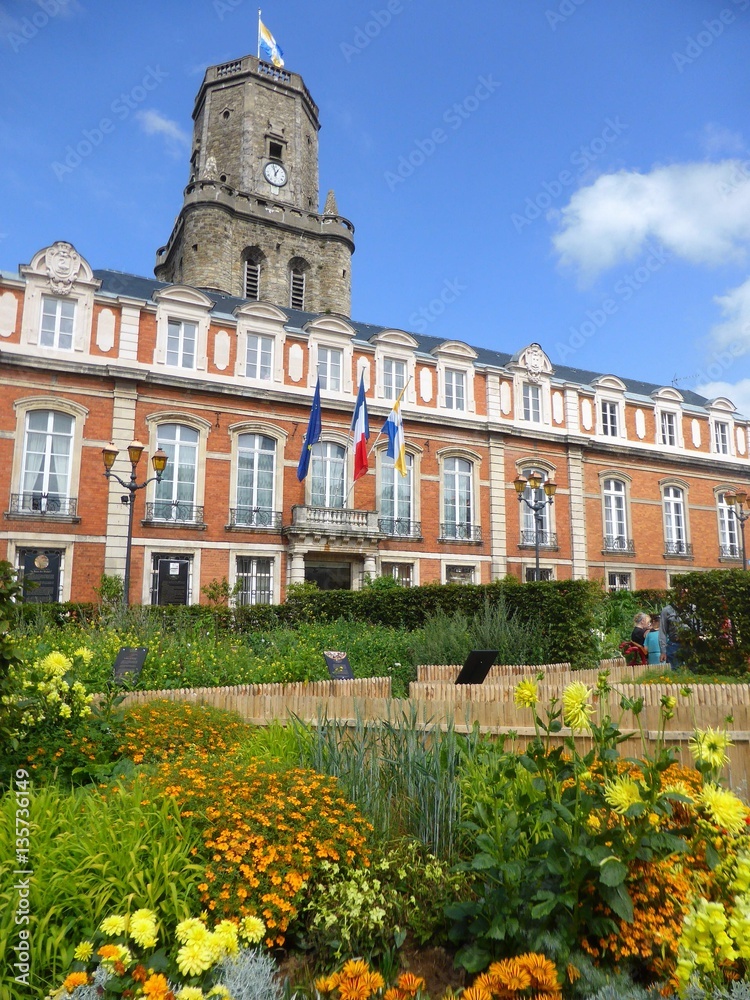 Hôtel de ville et beffroi de Boulogne-sur-mer (France)