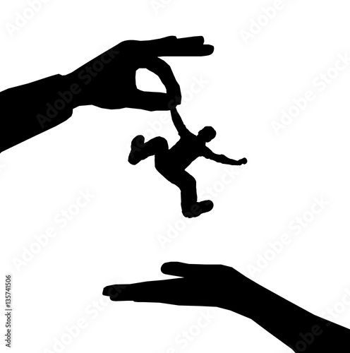 Mensch zwischen Fingern