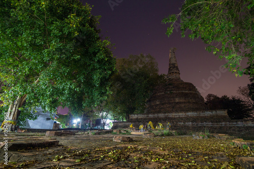 temple middle of Ayutthaya community 01