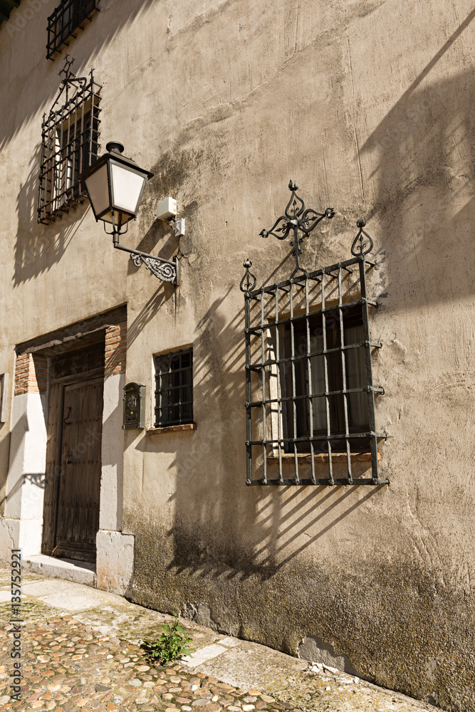 Ventana con rejas de hierro forjado y puerta de madera. Stock Photo | Adobe  Stock