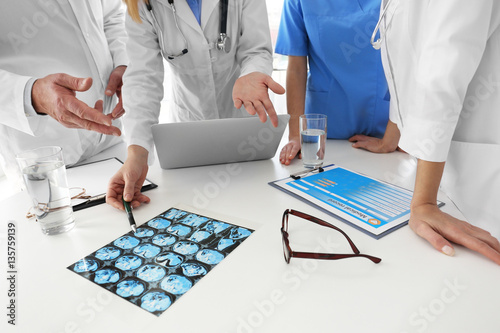 Team of doctors exploring r...