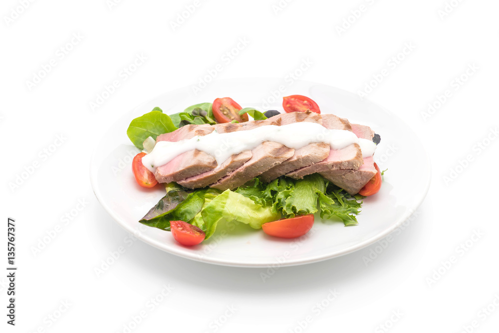 tuna steak with salad