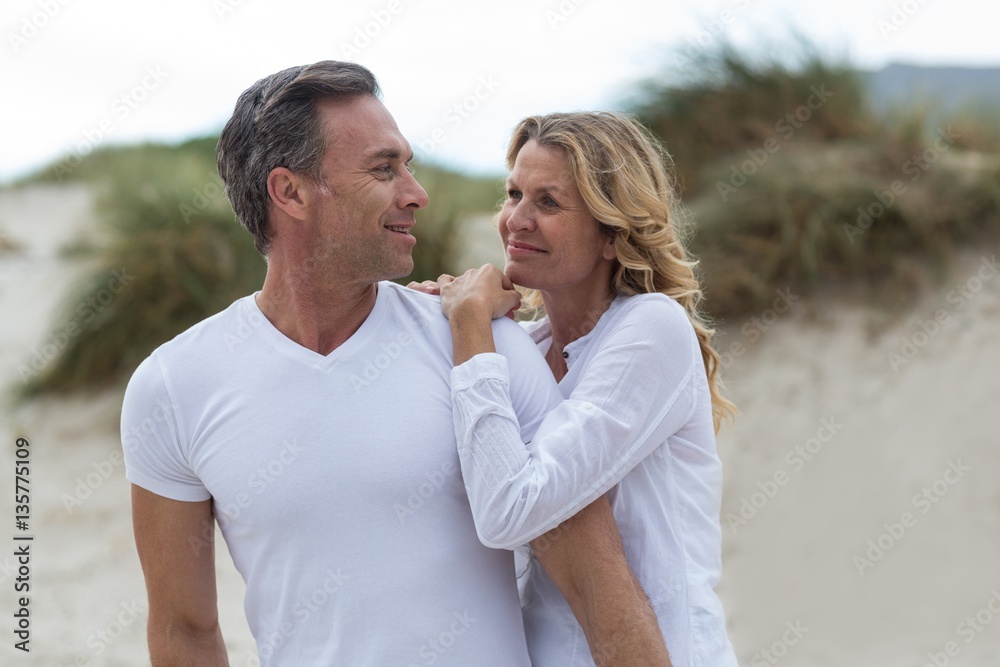 Obraz premium Mature couple standing together on the beach