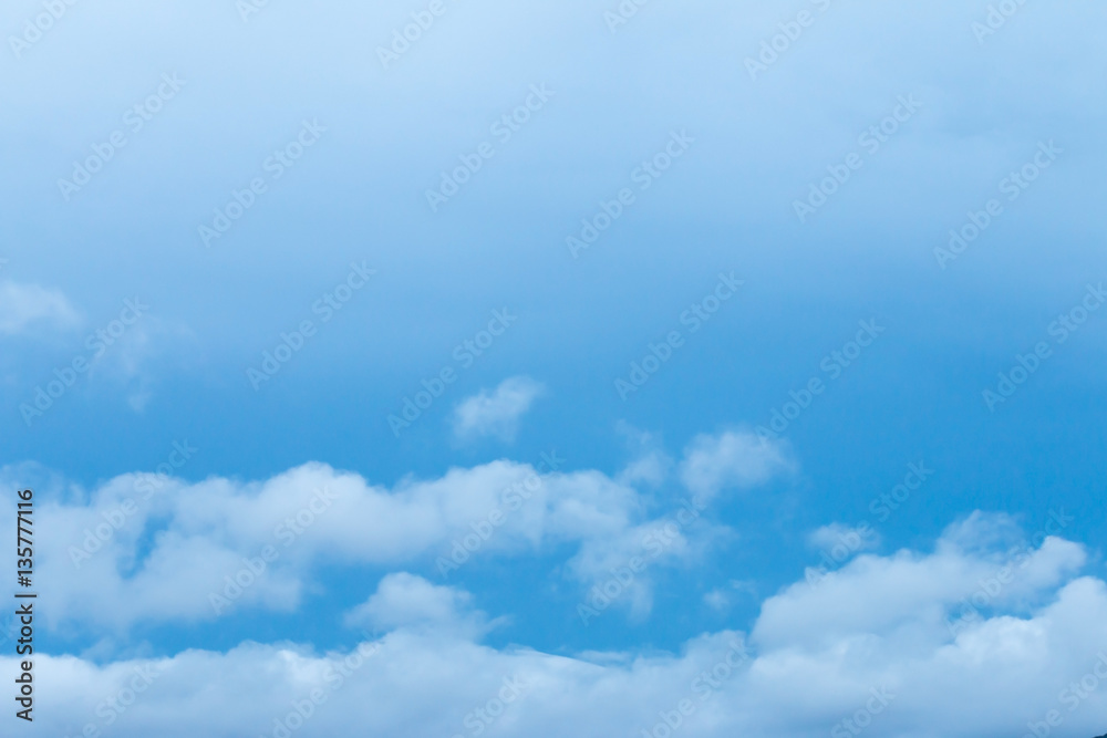 Naklejka premium clouds on sky in the evening