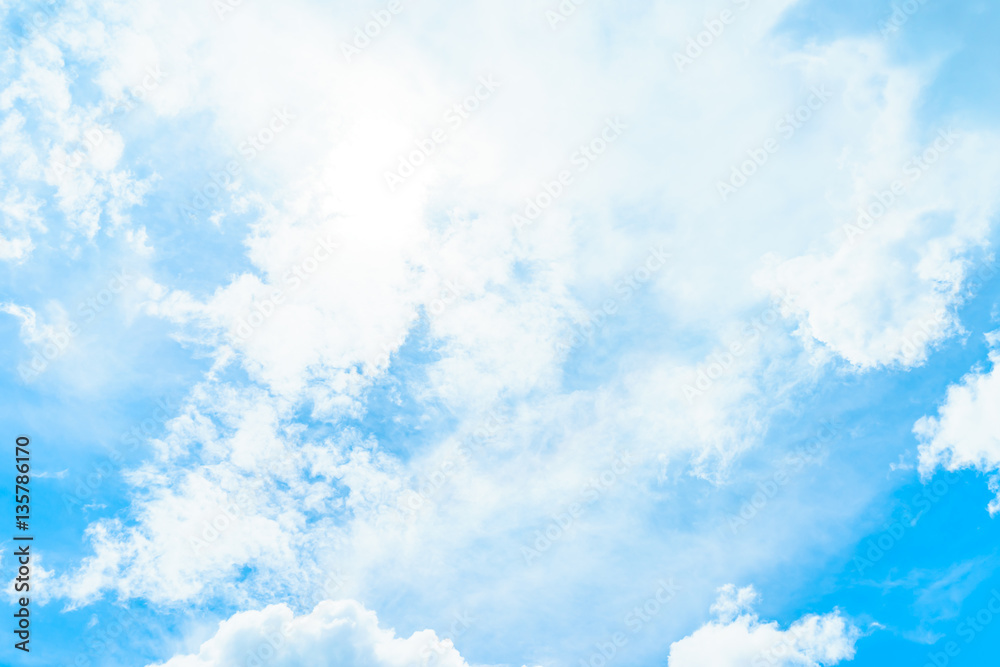 Fototapeta biała chmura na niebieskim niebie
