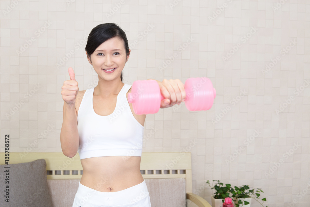 運動する女性 運動する女性
