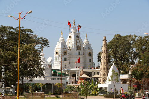 Khajrana Ganesh temple was established in 1735 by Ahilyabai Holkar belonging to the Holkar dynasty of the Maratha Empire. It is believed that all the wishes will be fulfilled after praying here. Large