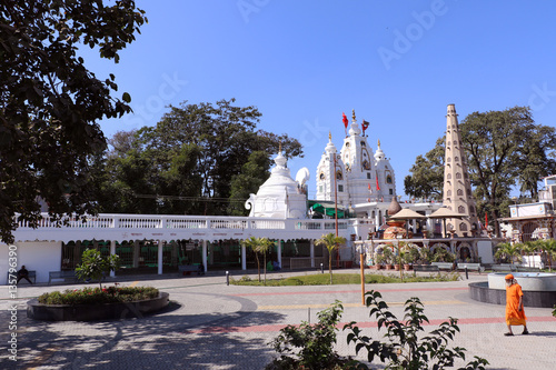 Khajrana Ganesh temple was established in 1735 by Ahilyabai Holkar belonging to the Holkar dynasty of the Maratha Empire. It is believed that all the wishes will be fulfilled after praying here. Large