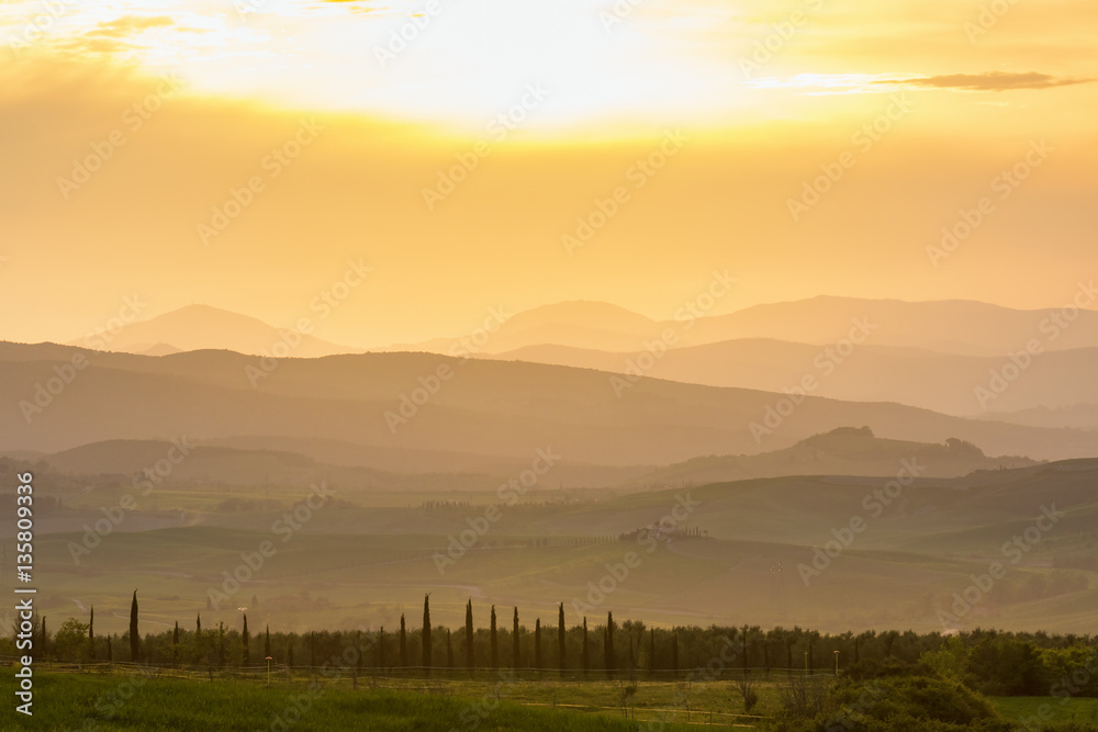 Fototapeta premium Sunset over the rolling Tuscan landscape