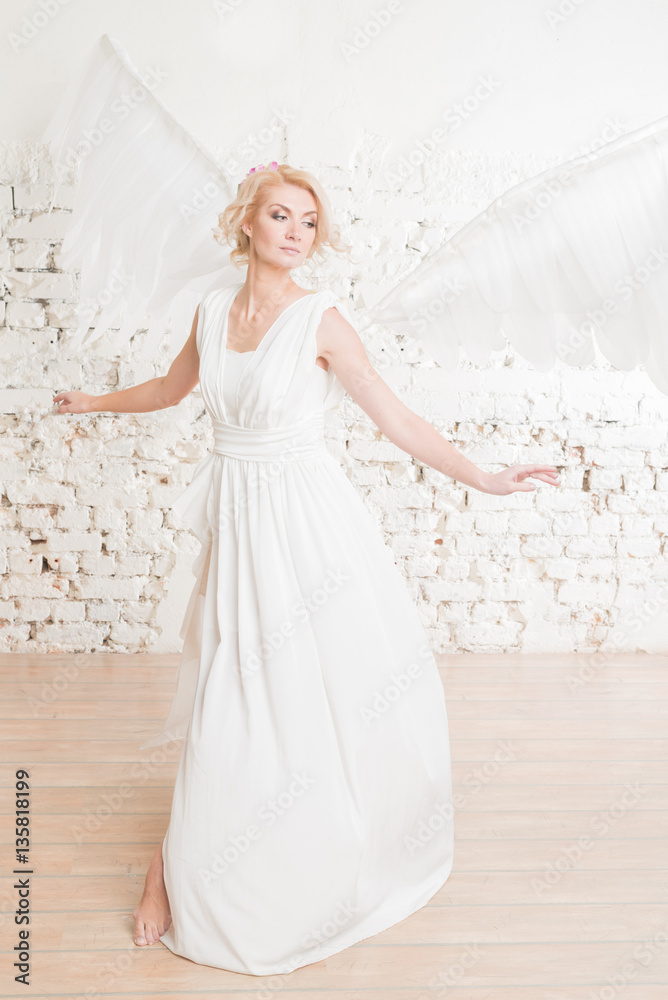 Fototapeta premium Angel dancing