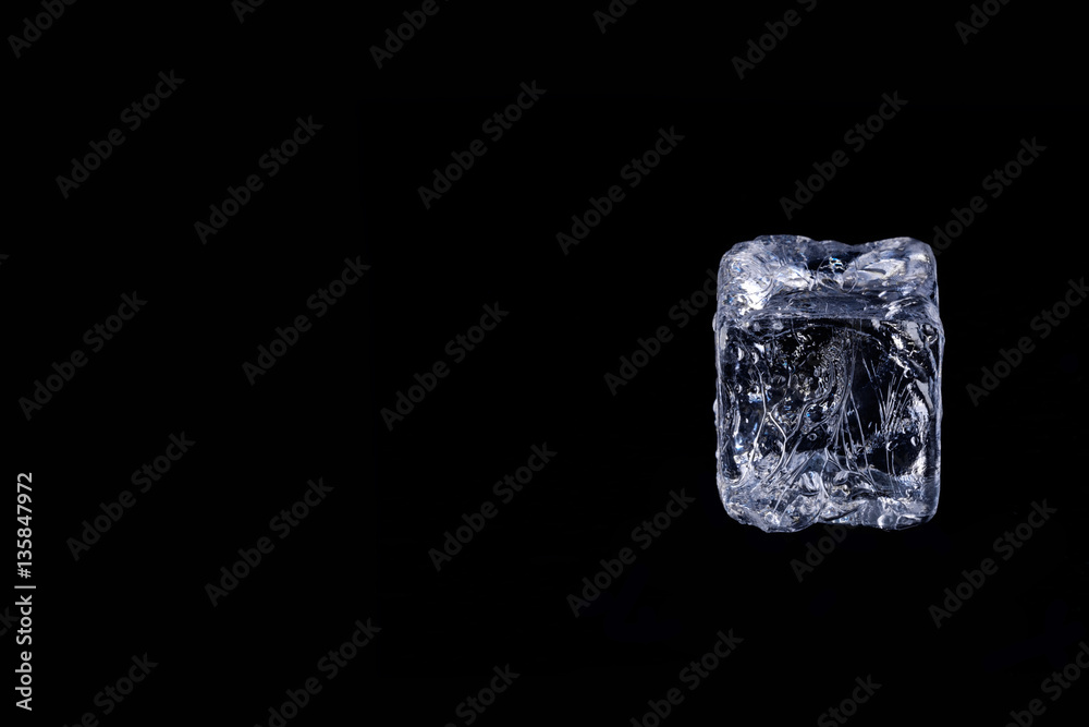 Obraz premium ice cubes on black background
