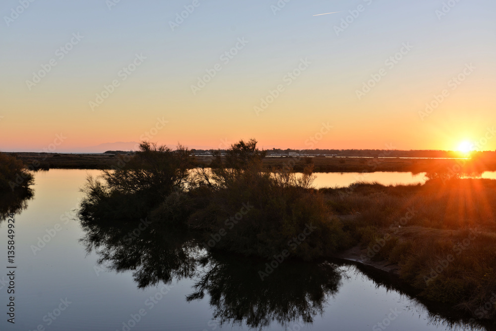 coucher de soleil sur les salins coucher de soleil sur les salins