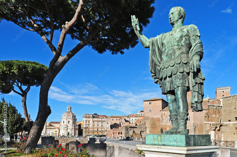 Roma, via dei Fori Imperiali, statua di Nerva