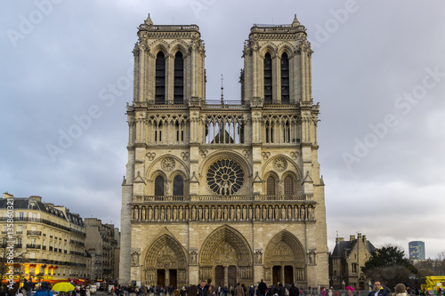 Prospetto di Notre Dame a Parigi