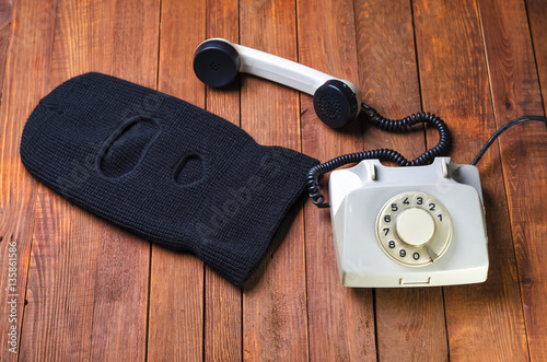 crooks running on the phone