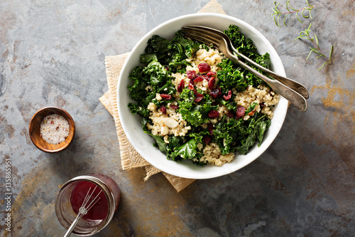 Fotografia Healthy kale and quinoa salad