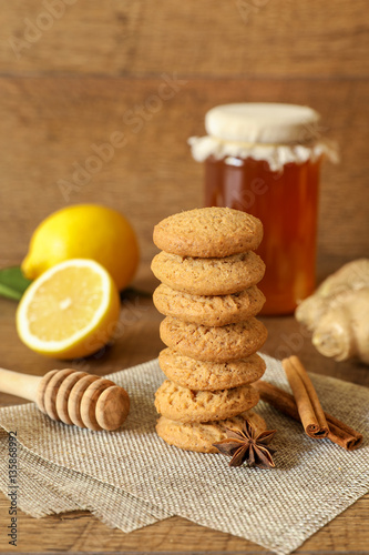 Gingerbread cookies with honey, lemon, cardamom and cinnamon.