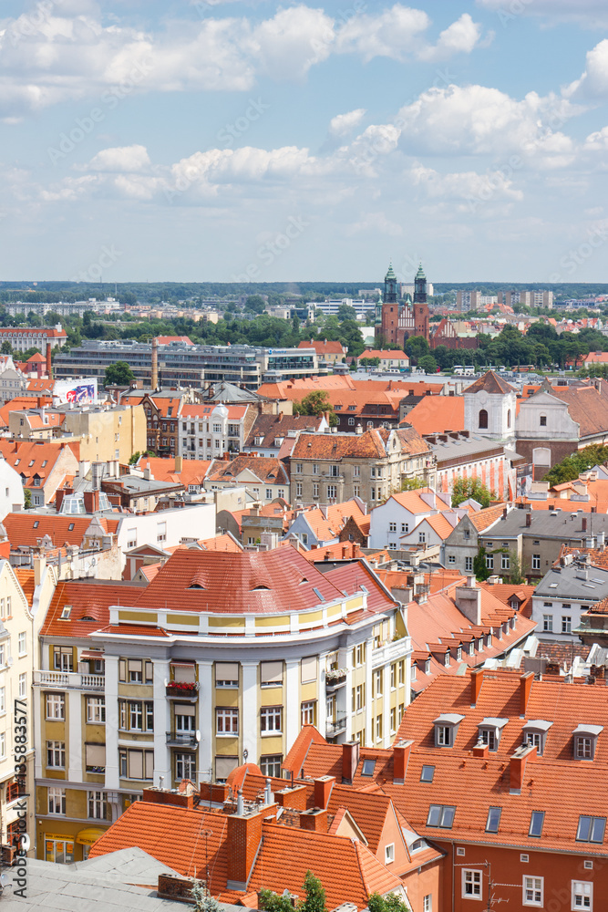 Obraz premium Poznan, Poland - June 28, 2016: View on old or modern buildings in town Poznan