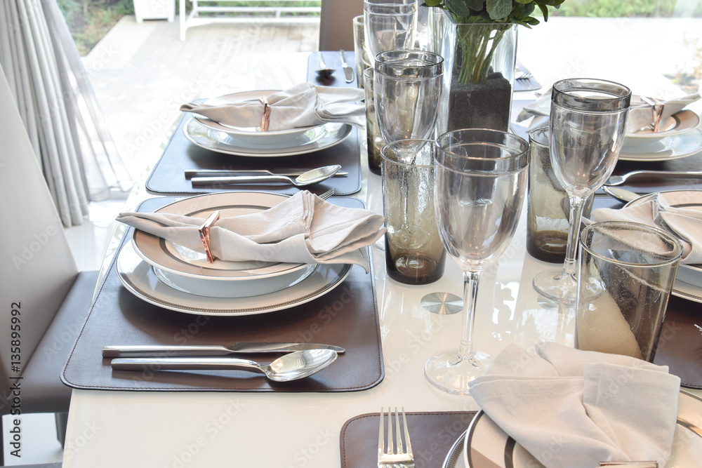 Fototapeta premium elegant table set in modern style dining room interior